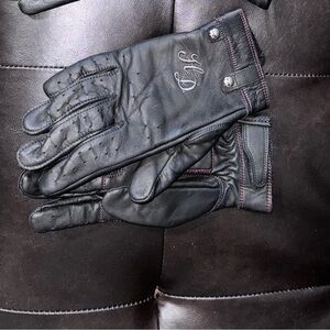 Harley Davidson lined women’s medium leather riding gloves.